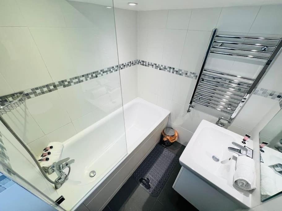 3 Notting Hill, Portobello Road-Amazing Location! Лондон Екстериор снимка